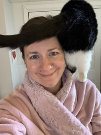 Lady with a cat on her shoulder.